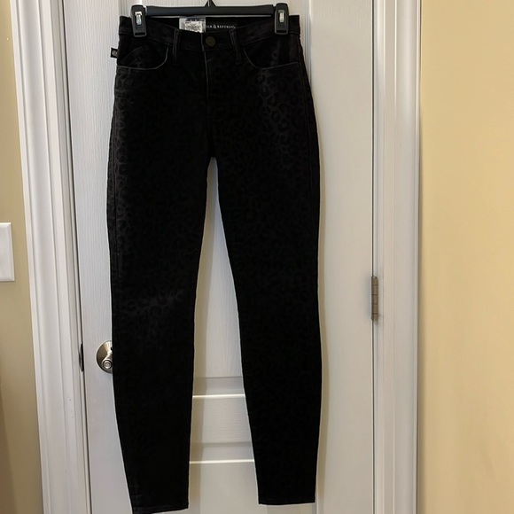 🆕 Rock & Republic Kashmiere Black Leopard Flocked Mid-Rise Legging-IRREGULAR - Picture 2 of 13